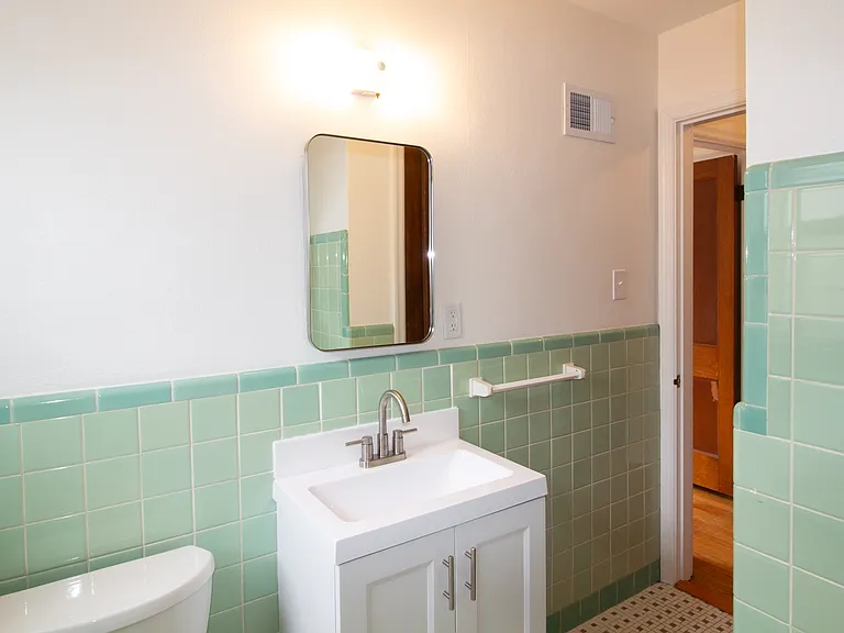340 Calvert Ave — Photo 9