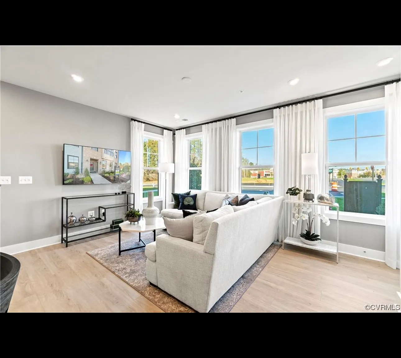 3 bed, 2.5 bath, 1573 sqft, $2,600 — Photo 2