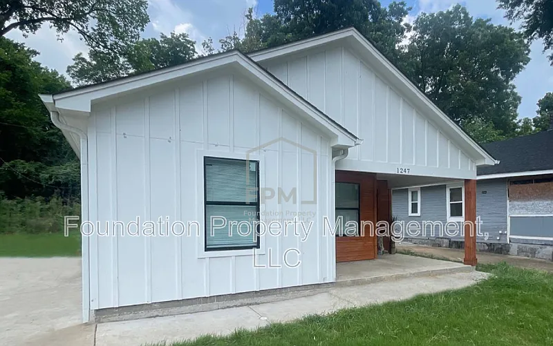 5 bed, 2.0 bath, 1921 sqft, $2,092 — Photo 1