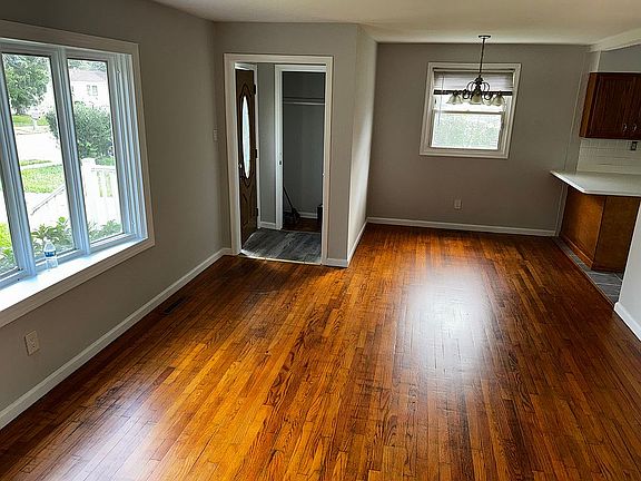 3rd image of 104 Woodpecker Rd