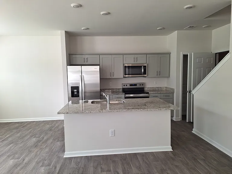 1425 Maltese Ln — Photo 13