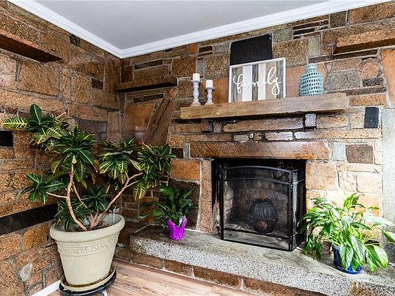 5th image of 120 Palm St