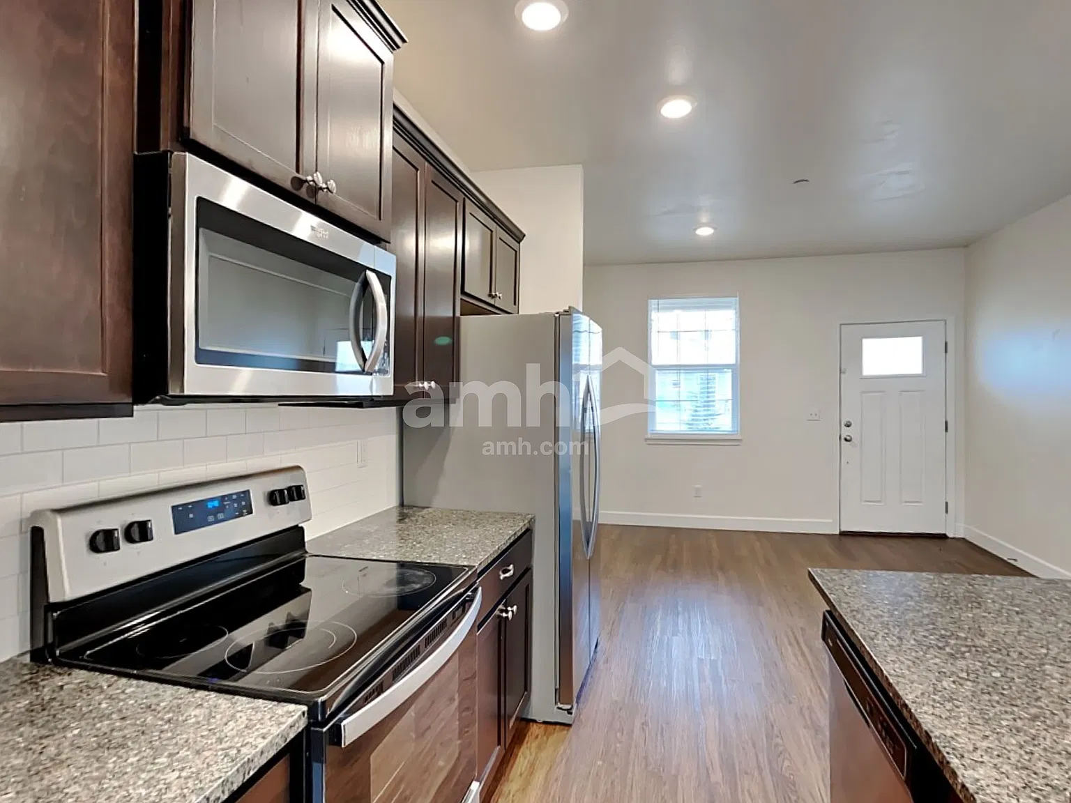 3 bed, 2.0 bath, 1551 sqft, $3,030 — Photo 4
