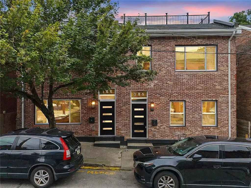 186 44th St photo 1