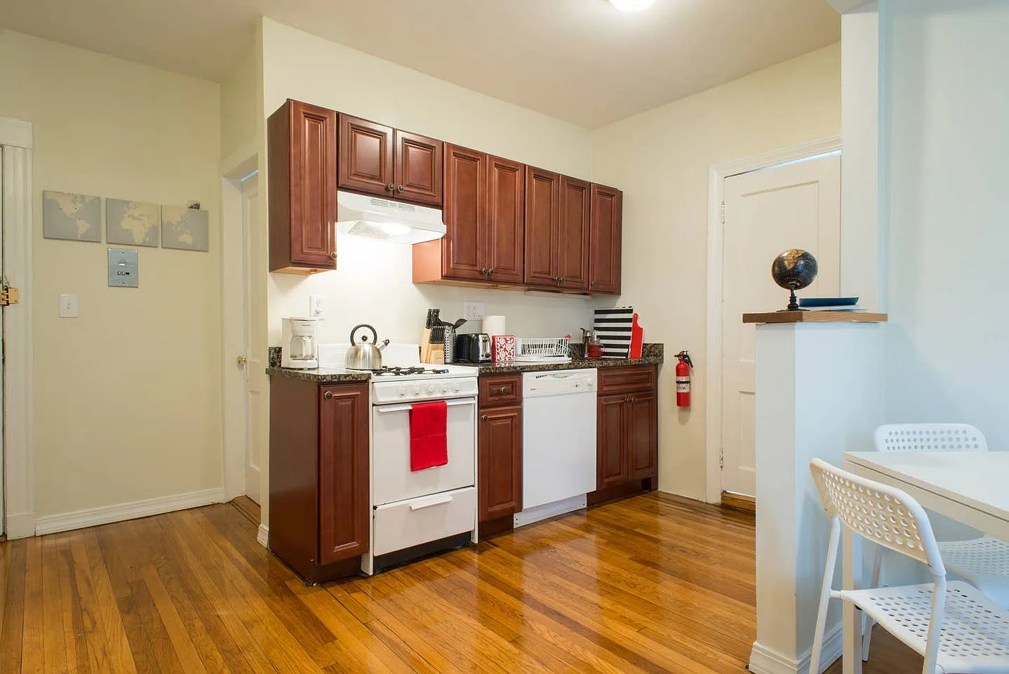 2 bed, 750 sqft, $3,750 — Photo 2