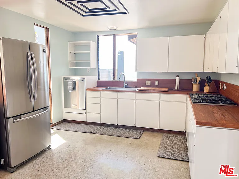 24150 Malibu Rd — Photo 12