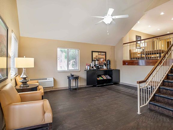 Lobby and Guest Check-in