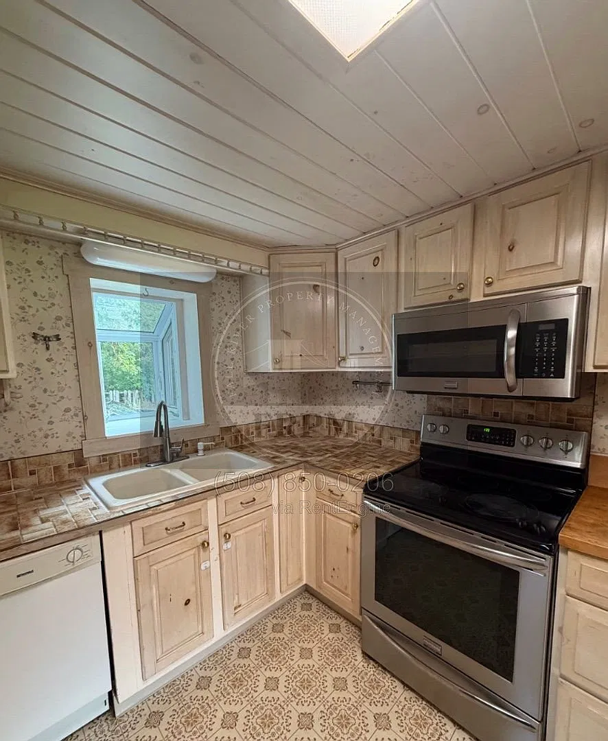 3 bed, 2.0 bath, 1407 sqft, $2,800 — Photo 1