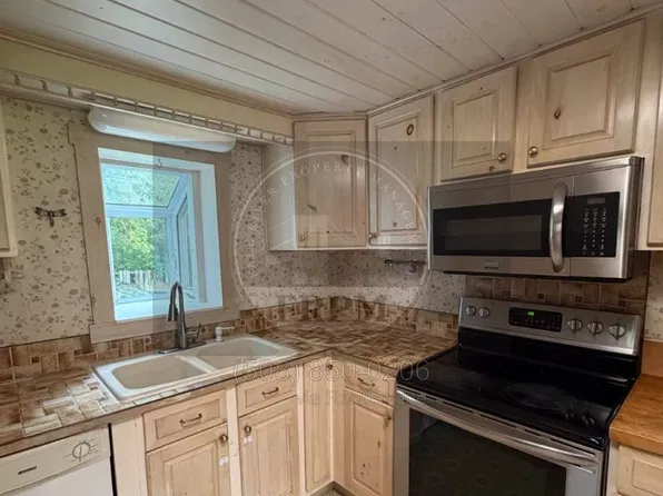 354 Division Rd, Dartmouth, MA 02748