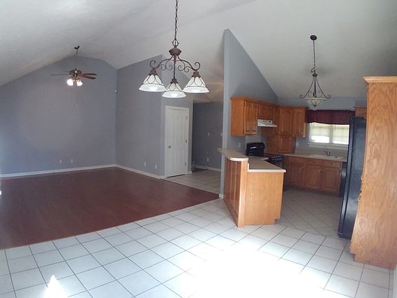 2nd image of 139 Stone Hedge Dr