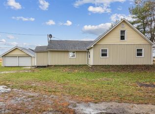 1030 Poweshiek Iowa Rd, Belle Plaine, IA 52208