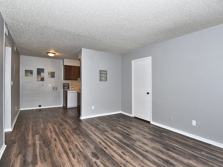Shady Hollow Apartments — Photo 20