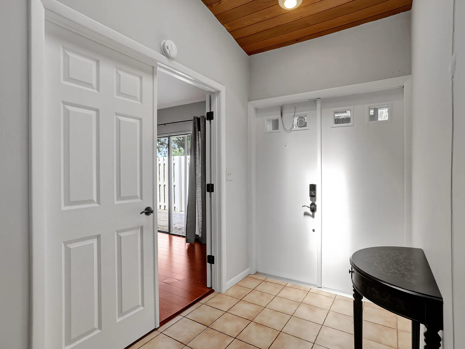 4 bed, 2.0 bath, 1455 sqft, $3,650 — Photo 4