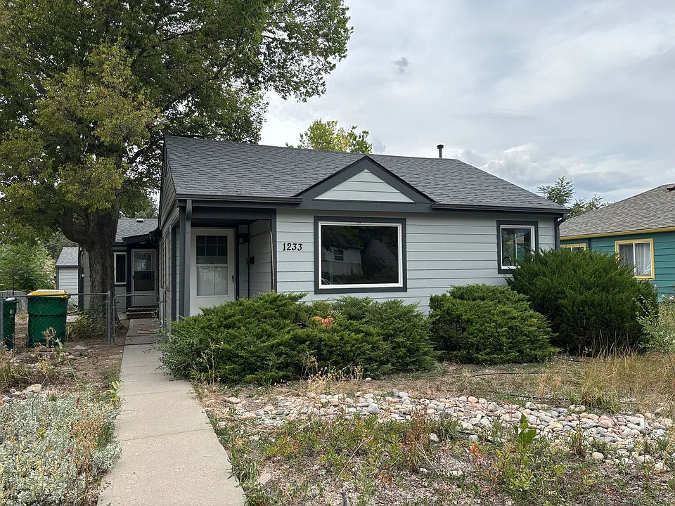 1233 Elmira St
