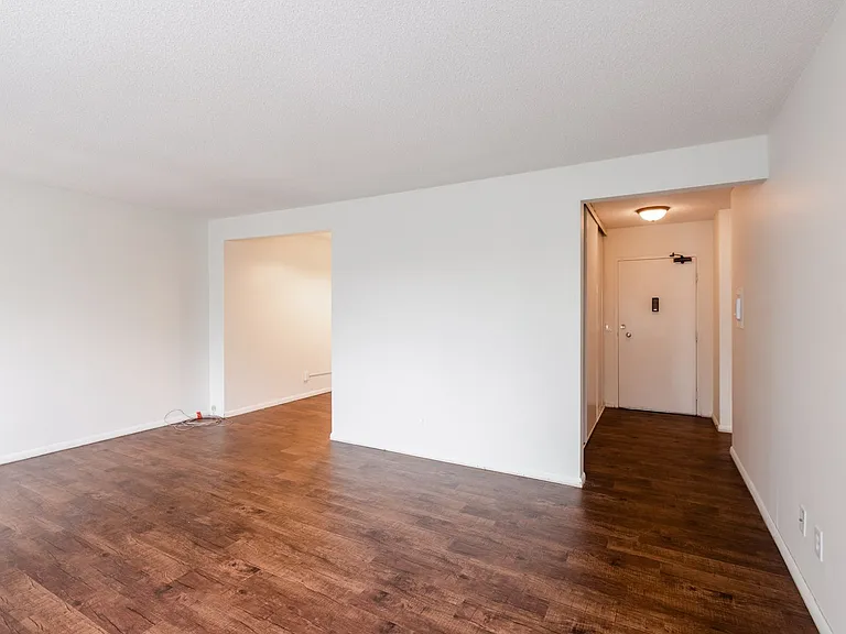 242 West Franklin Ave — Photo 42