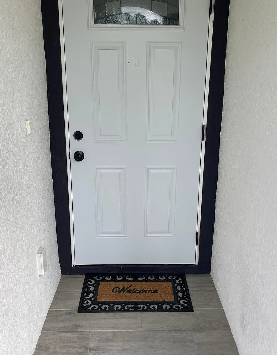 3 bed, 1200 sqft, $2,100 — Photo 2