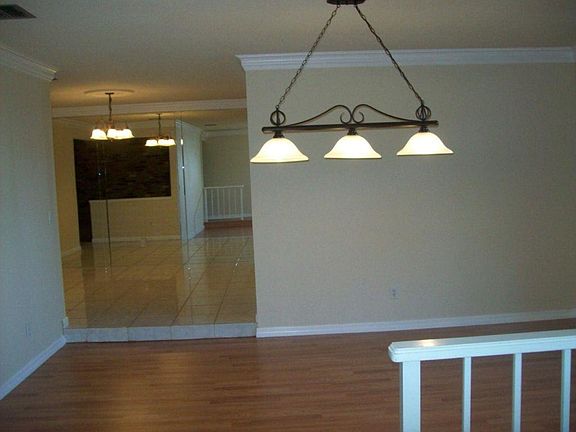3rd image of 1005 Heron Ave