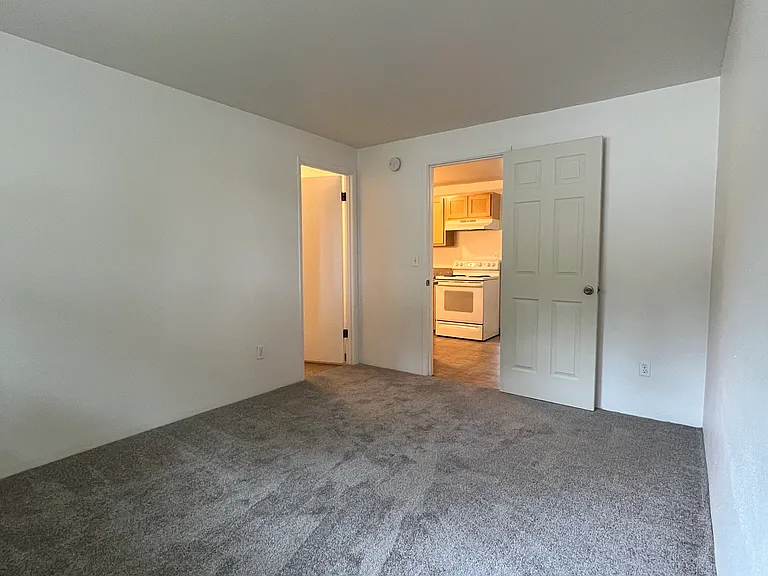 5647 SE 72nd Ave — Photo 7