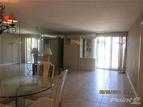 5th image of 2625 Collins Ave APT 303