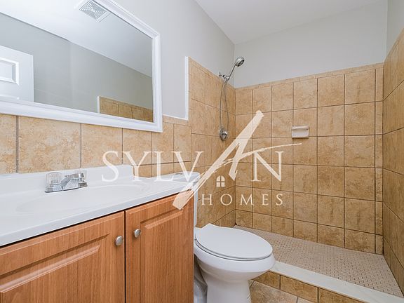 019-photo-main-bathroom-11448652_08032022