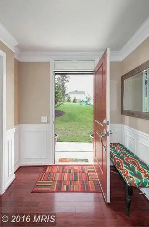 3 bed, 3.5 bath, 2540 sqft, $3,399 — Photo 2