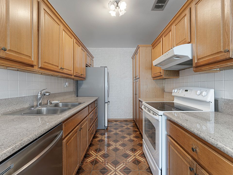 1st image of 5414 Newcastle Ave APT 62