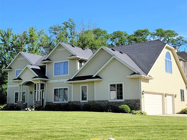 520 Golden Eagle Ct, Brookfield, WI 53045