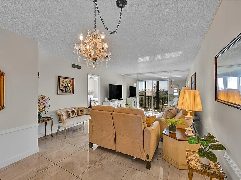 2350 NE 14th Street Cswy #609 — Photo 7