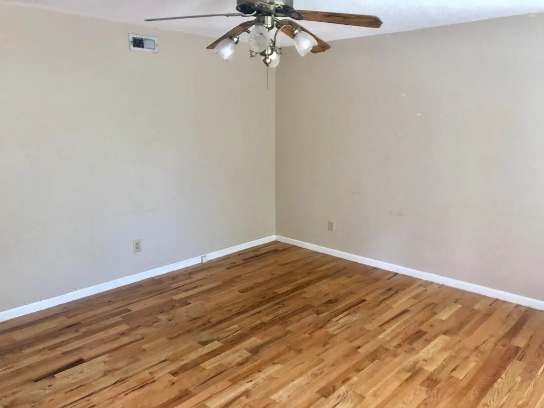 2 bed, 1.5 bath, 1120 sqft, $1,050 — Photo 2