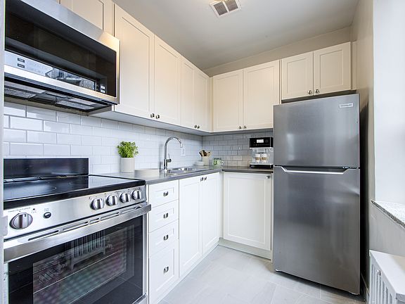 2nd image of 165 Erskine Ave