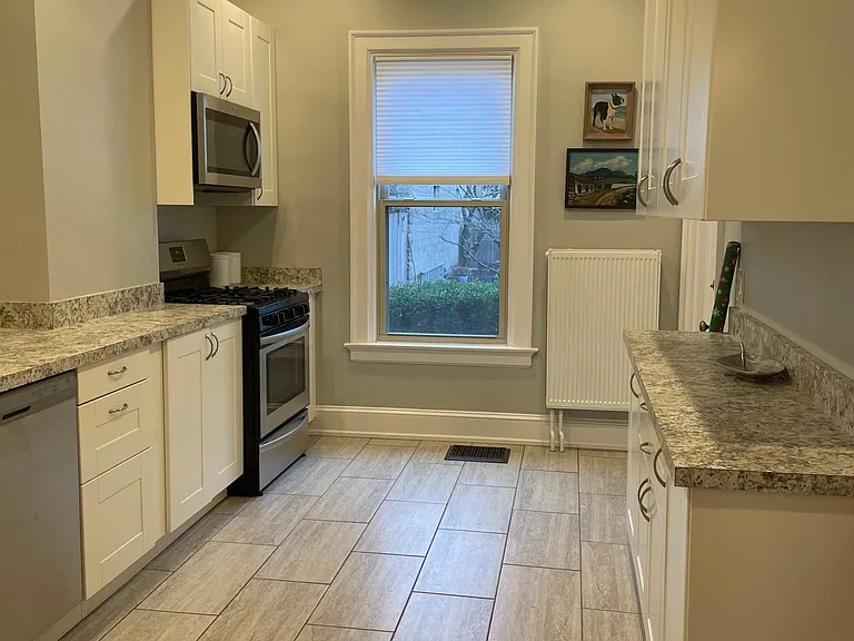 1343 Greenup St #1 — Photo 7