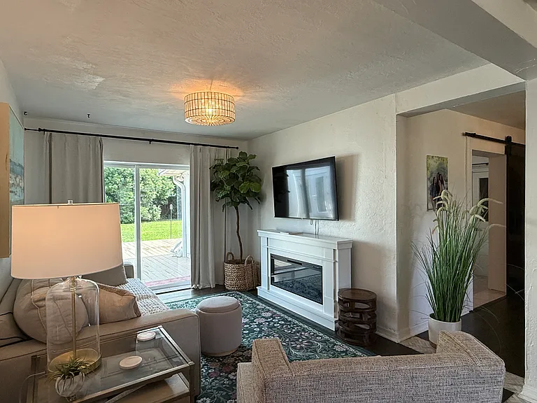 859 Canovia Ave — Photo 32