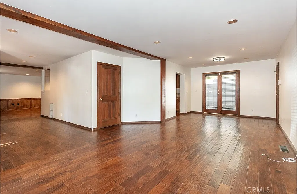 3 bed, 2.5 bath, 2454 sqft, $4,999 — Photo 3