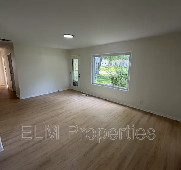 7406 Smithfield Ave — Photo 2