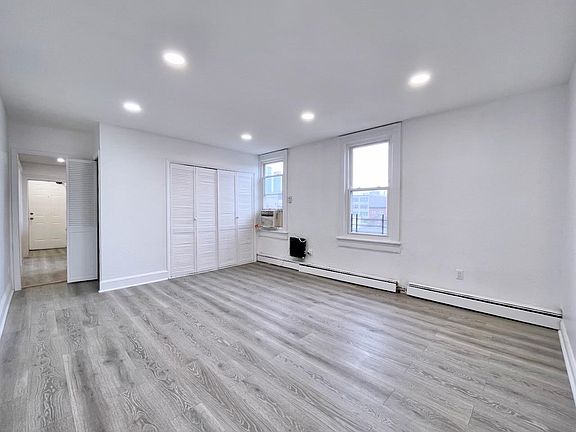 4th image of 389 Monmouth St #3