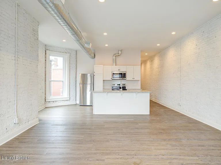 1105 S 1st St #4 — Photo 11