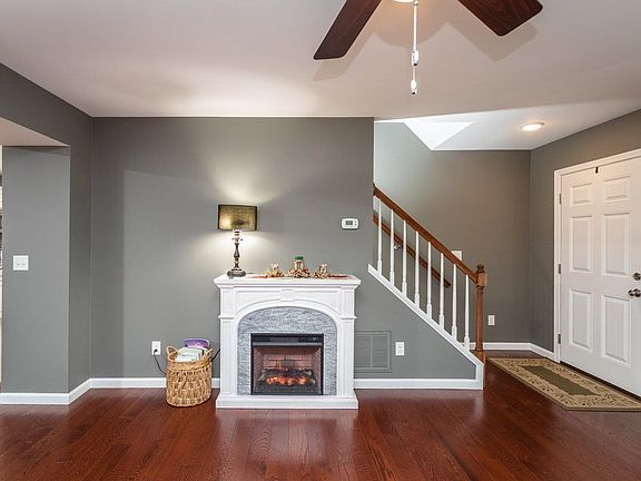 4th image of 321 Willow Oaks Dr