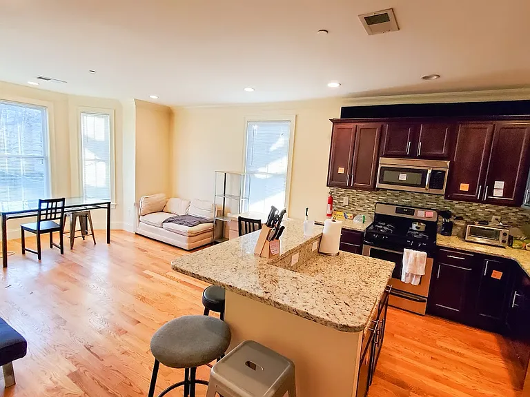 11 Sparhawk St #4 — Photo 2