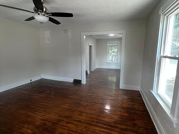 3rd image of 18 Gunnison Ave SW #18