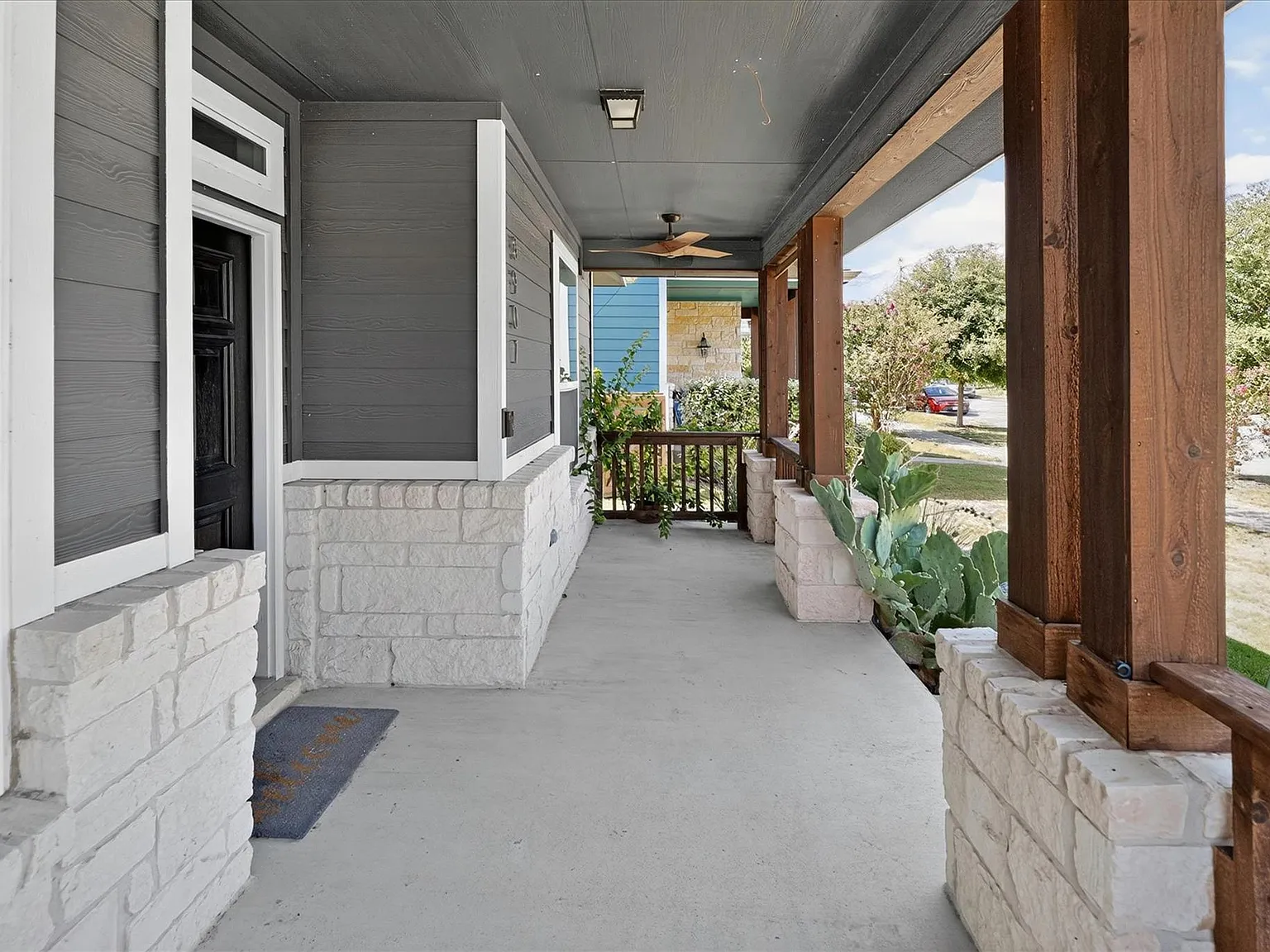 3 bed, 3.0 bath, 1584 sqft, $2,500 — Photo 3
