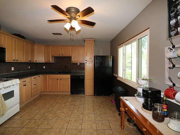 3rd image of 20 Kirkwood Dr