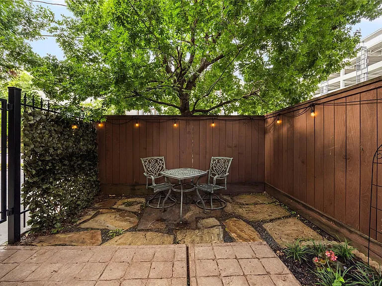 1115 W 15th St — Photo 10