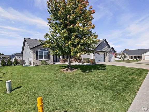 3rd image of 1015 Kankakee Trl