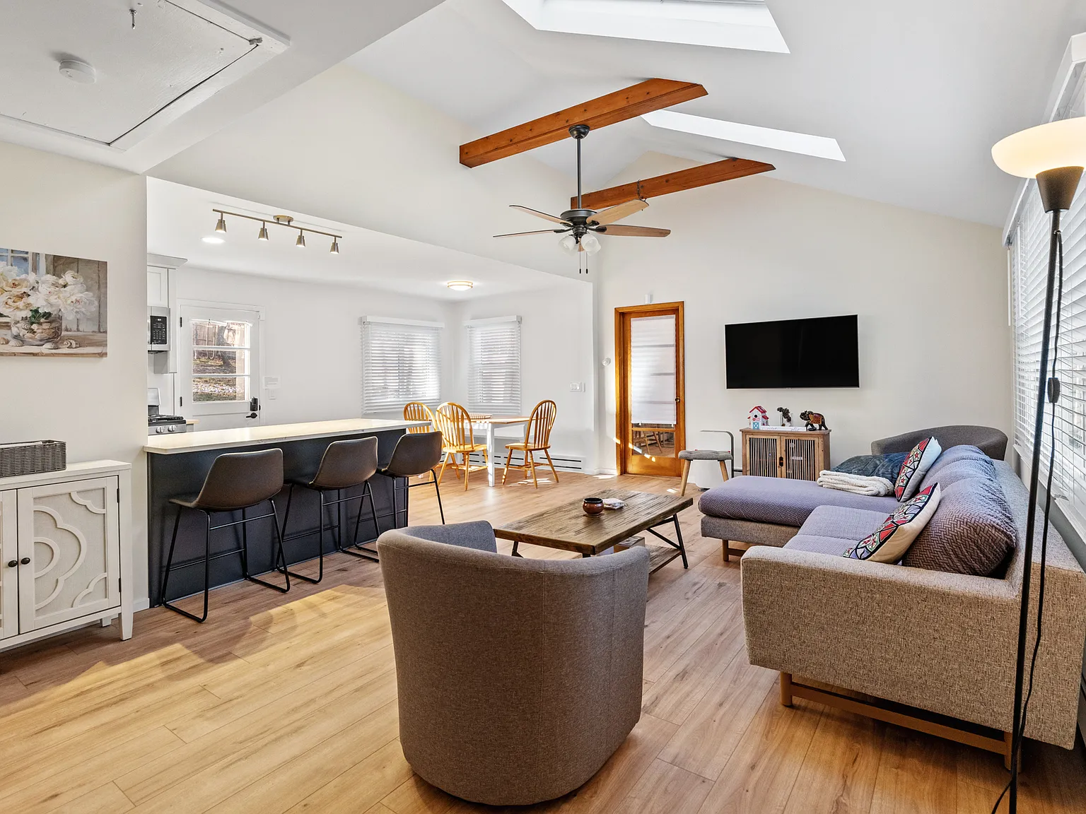 Beautifully refreshed cottage in Sag Harbor — Photo 3