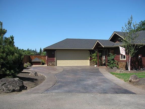 3rd image of 1880 Cloverlawn Dr
