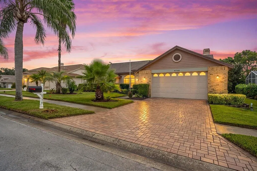 3 bed, 2.0 bath, 2142 sqft, $2,300 — Photo 1