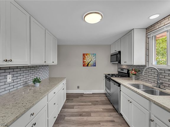 5th image of 6391 Sandfield Dr