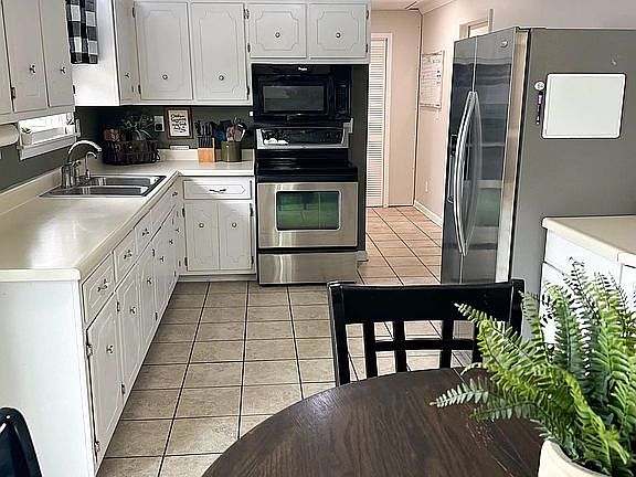 2nd image of 1211 Vista Dr