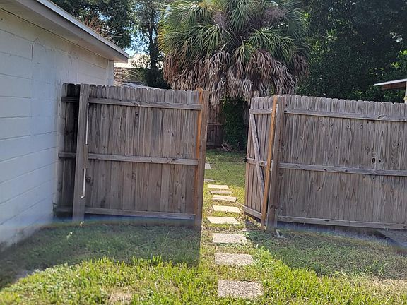 4th image of 2518 Lorraine St