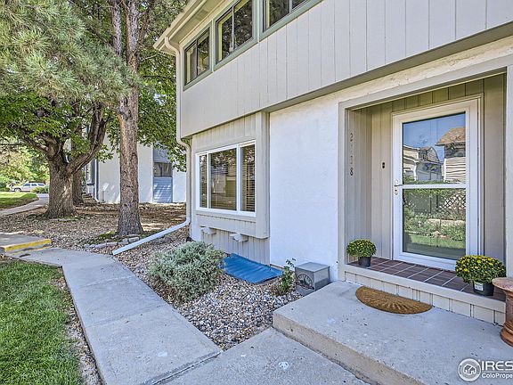 2nd image of 2138 Collyer St #2138